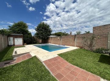 Casa · 140m² · 5 Ambientes · 3 Cocheras · Venta Casaquinta Sauce Viejo