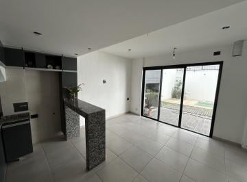 Casa · 140m² · 6 Ambientes · 1 Cochera · Venta Casa Santa Fe - con Pileta en Barrio Constituyentes