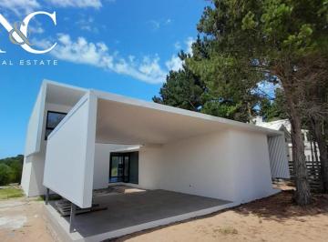 Casa · 190m² · 5 Ambientes · Casa en Venta en Costa Esmeralda a Estrenar