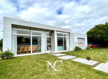 Casa · 165m² · 4 Ambientes · 1 Cochera · Casa en Venta en Costa Esmeralda Oportunidad!