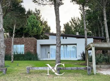 Casa · 146m² · 5 Ambientes · Casa en Venta en Costa Esmeralda con Gas Natural