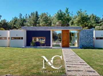 Casa · 225m² · 5 Ambientes · Casa en Venta en Costa Esmeralda Fondo Libre