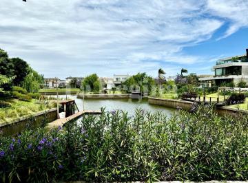 Casa · 560m² · 6 Ambientes · Casa en Alquiler en El Yacht, Nordelta, Tigre