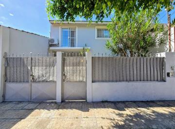 Casa · 115m² · 3 Ambientes · 1 Cochera · Casa Excelente Estado Ramos Mejía