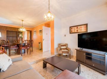 Casa · 214m² · 5 Ambientes · 1 Cochera · Venta/permuta - Casa de 3 Dorm. con Cochera, Patio, Terraza y Pileta. Ludueña, Rosario.