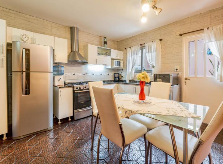 Casa · 214m² · 5 Ambientes · 1 Cochera