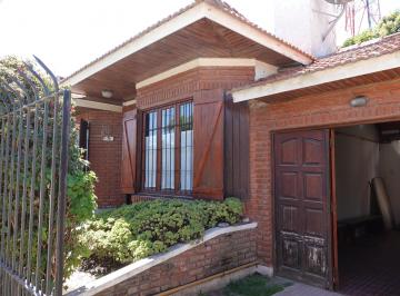 Casa de 4 ambientes, Santa Clara del Mar · Hermoso Chalet en Venta a La Venta Chalet Ubicado en Calle Algorta N° 1112