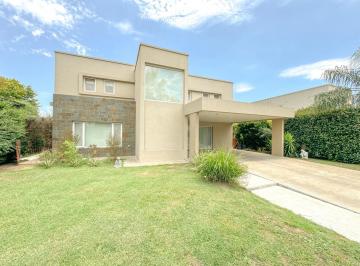 Casa · 196m² · 5 Ambientes · 2 Cocheras · Casa 3 Dorm - Miraflores - Funes Hills