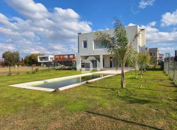 Casa · 200m² · 5 Ambientes · 2 Cocheras · Casa en Venta en Chateau Pilar, Pilar, G. B. a. Zona Norte