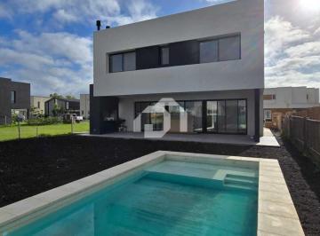 Casa · 175m² · 4 Ambientes · 2 Cocheras · Casa en Venta en Vila Marina II, Villanueva, Tigre
