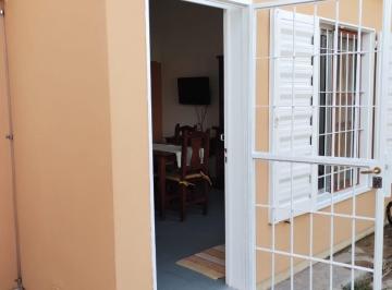 Ventanas y puertas con rejas · Alquilo por Mes, Casa en Ciudad de La Punta - Para 1 o 2 Personas.