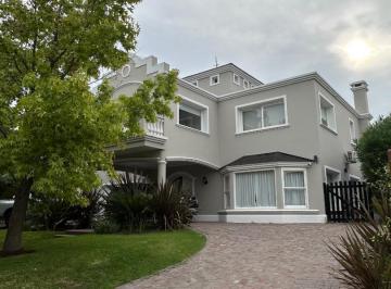 Casa · 450m² · 6 Ambientes · 8 Cocheras · Casa a La Venta en Septiembre Escobar