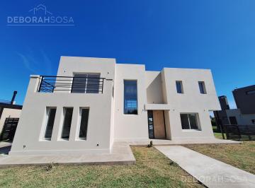 Casa · 200m² · 6 Ambientes · 2 Cocheras · Casa en Venta - San Sebastian - Al Agua - Escobar - Pilar - Zona Norte - a La Laguna