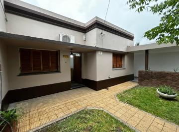 Casa · 88m² · 5 Ambientes · 1 Cochera · Casa en Alquiler - 11 y 513 - Ringuelet - 2 Dorm - Parque