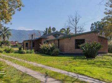 Casa · 294m² · 8 Ambientes · 2 Cocheras · Espectacular Terreno 5600 m² con Casa, Quincho y Pileta