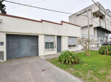 Casa · 159m² · 5 Ambientes · 1 Cochera · Casa en Venta - 2 Dorm. 1 Baño - Departamento - 200 m² - Los Hornos