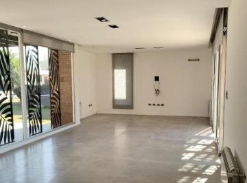 Casa · 162m² · 4 Ambientes · 2 Cocheras · Alquiler Permanente, Casa de 3 Dorm. en Barrio Cerrado Funes
