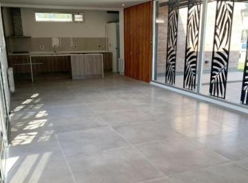 Casa · 162m² · 4 Ambientes · 2 Cocheras · Alquiler Permanente, Casa de 3 Dorm. en Barrio Cerrado Funes