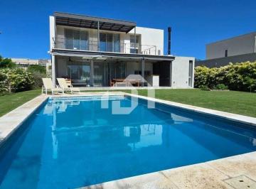 Casa · 215m² · 6 Ambientes · 4 Cocheras · Casa en Venta en Altos de Campo Grande, Pilar, G. B. a. Zona Norte