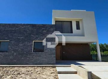 Casa · 194m² · 4 Ambientes · 3 Cocheras · Casa en Venta en Santa Ana, Villanueva, Tigre