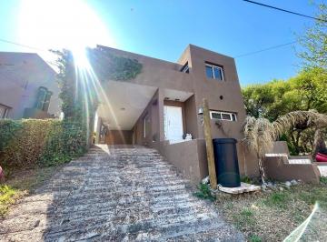 Casa · 212m² · 3 Ambientes · 2 Cocheras · Casa en Venta La Estanzuela 3 Dorm. Escritura