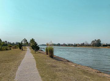 Terreno · 894m² · Terreno con Fondo Al Lago en La Mejor Zona de Puerto Roldan