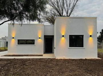 Casa · 130m² · 4 Ambientes · Casa en San Ramon, Pilar del Este