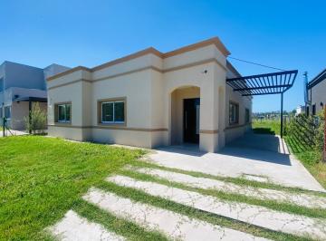 Casa · 140m² · 4 Ambientes · Casa en Santa Lucia Pilar del Este.