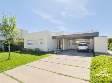 Casa · 240m² · 6 Ambientes · 2 Cocheras · Venta Casa 3 Dorm. Jardín Piscina San Sebastián Funes