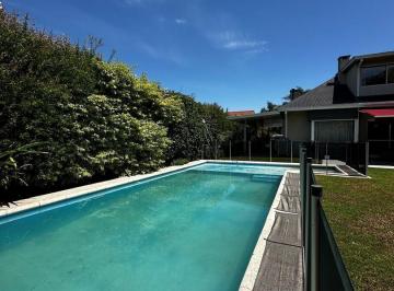 Casa · 219m² · 5 Ambientes · 2 Cocheras · Casa Chalet en Venta en Ombues de Hudson, Berazategui, G. B. a. Zona Sur