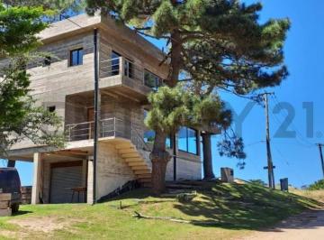 Casa · 234m² · 5 Ambientes · 2 Cocheras · Alquiler de Casa 5 Ambientes en Zona Norte de Pinamar Viejo Golf