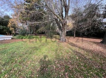 Quinta vacacional · 70m² · Venta Casa Quinta con Importante Lote con Piscina, City Bell