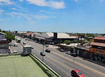 Casa · 1350m² · En Venta. Importante Deposito Logístico Comercial Sobre Av Luro. Barrio San Cayetano.