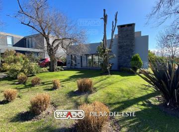 Casa · 142m² · 4 Ambientes · Casa en Venta en Santa Guadalupe, Pilar del Este, Pilar