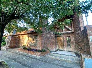 Casa · 111m² · 4 Ambientes · 1 Cochera · Casa Tipo Chalet en Temperley Oeste
