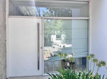 Casa · 200m² · 4 Ambientes · 1 Cochera · Barrio Cerrado El Lucero - Casa en Alquiler