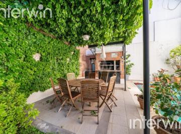 Casa · 322m² · 5 Ambientes · 2 Cocheras · Casa - 5 Ambientes con 2 Cocheras - Jardín - Piscina - Parrilla - Villa Devoto - Venta