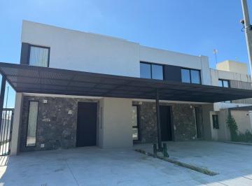 Casa · 180m² · 3 Ambientes · 2 Cocheras · Venta - Amplio Dúplex en Chacras del Norte - Listo Para Habitar!