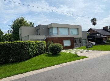 Casa · 180m² · 4 Ambientes · 2 Cocheras · Casa en Mapuche