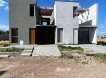 PH · 78m² · 3 Ambientes · 2 Cocheras · PH en Maipú