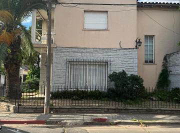 Casa · 250m² · 5 Ambientes · 2 Cocheras · José Mármol Al 400. Venta Casa