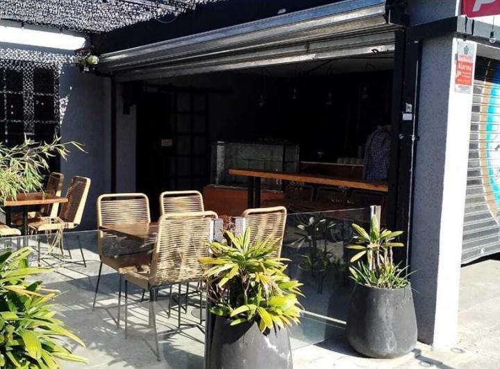 Local comercial · 244m²