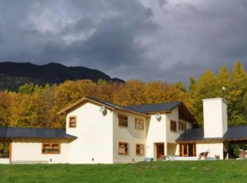 Casa · 700m² · 7 Dormitorios · Casa en El Hoyo, Chubut, en Terreno de 8 Ha