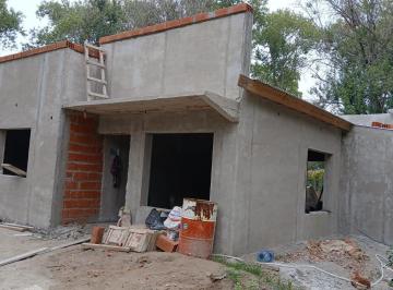 Casa · 77m² · 3 Ambientes · 1 Cochera · Casa en Pozo en Venta