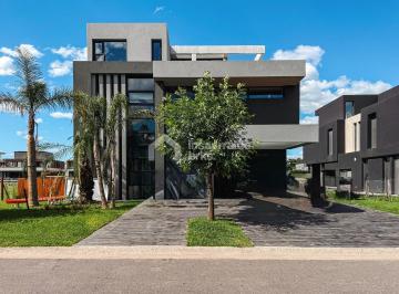 Casa · 300m² · 4 Ambientes · 2 Cocheras · Casa en Venta en El Yacht Nordelta, Tigre! 3 Plantas y 4 Dorm. con Sala de Microcine!