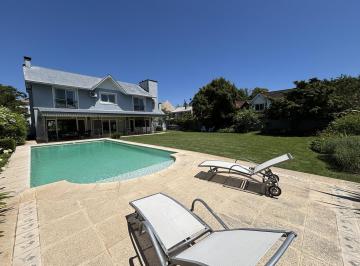 Casa · 211m² · 7 Ambientes · 3 Cocheras · Excelente Casa Lote Interno en Exclusivo Barrio Cerrado Las Victorias!