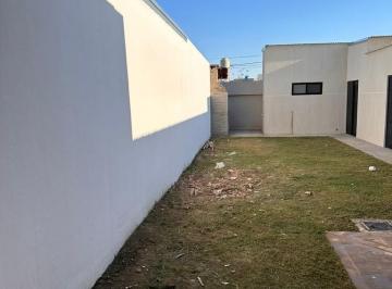 Casa · 140m² · 4 Ambientes · 2 Cocheras · Venta Casa Santa Fe - Barrio Esmeralda