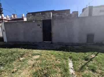 general-san-martin-villa-maipu-venta-lote-de-200-a-300-mts · Lote a Refaccionar