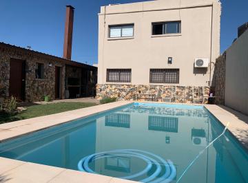 Casa de 6 ambientes, Maipú · Se Vende Hermosa Casa en Bº Los Aromos, Maipú, en 2 Plantas, con Piscina.