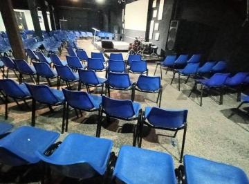 Local comercial · 230m² · Venta de Amplio Local, Zona de Merlo Centro, Acepta Permuta